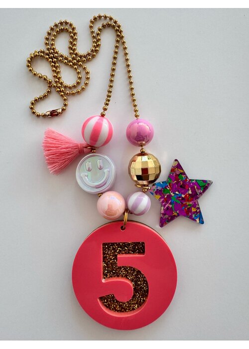 ByMelo Bymelo Verjaardagsketting Roze Glitter Cijfer 5