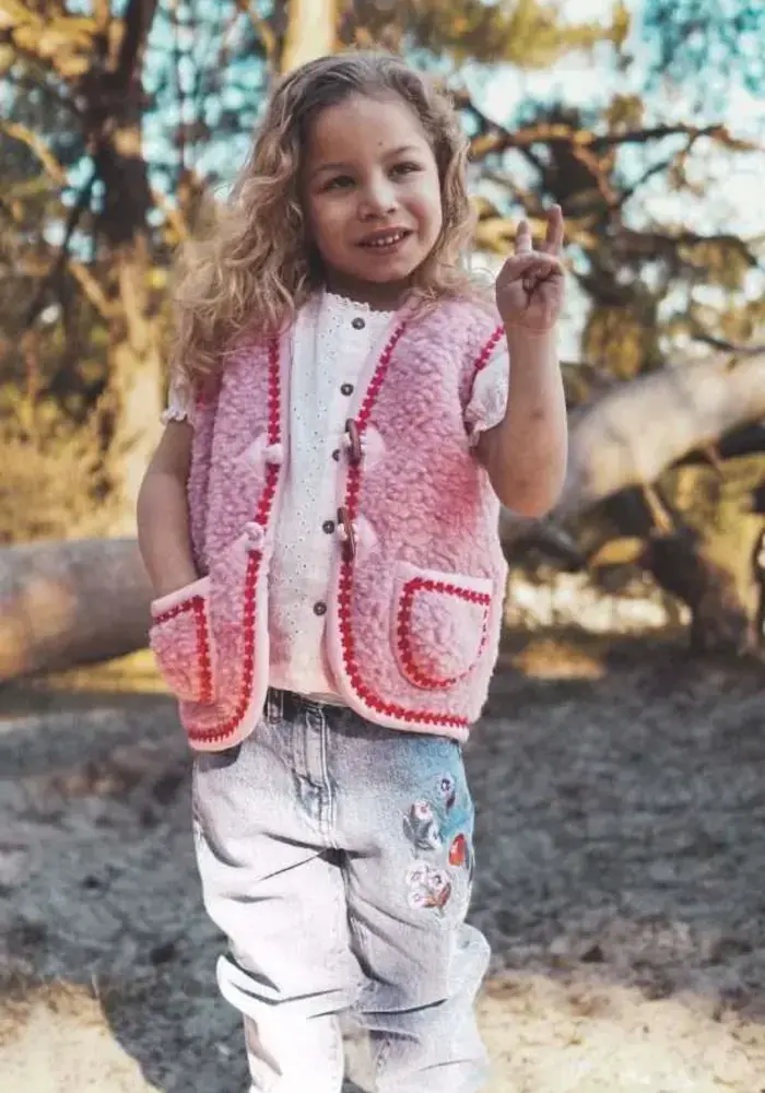 We Are Wovens Wollen bodywarmer – Flower Power roze