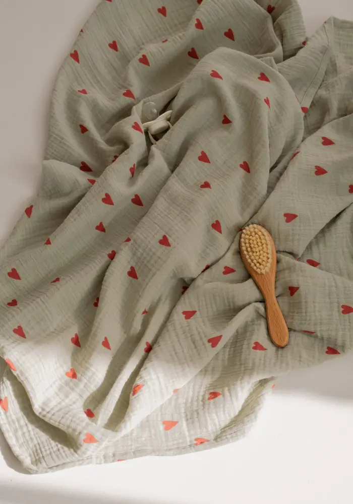 Studio Noos Sage Green Hydrofiele Doek Met Hartjes – Large