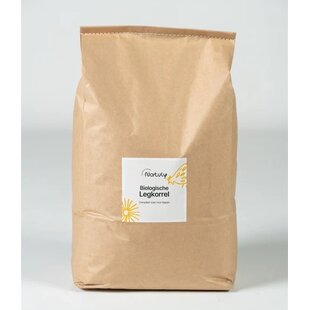 Organic Layer Pellets – Complete Natural Feed for Laying Hens