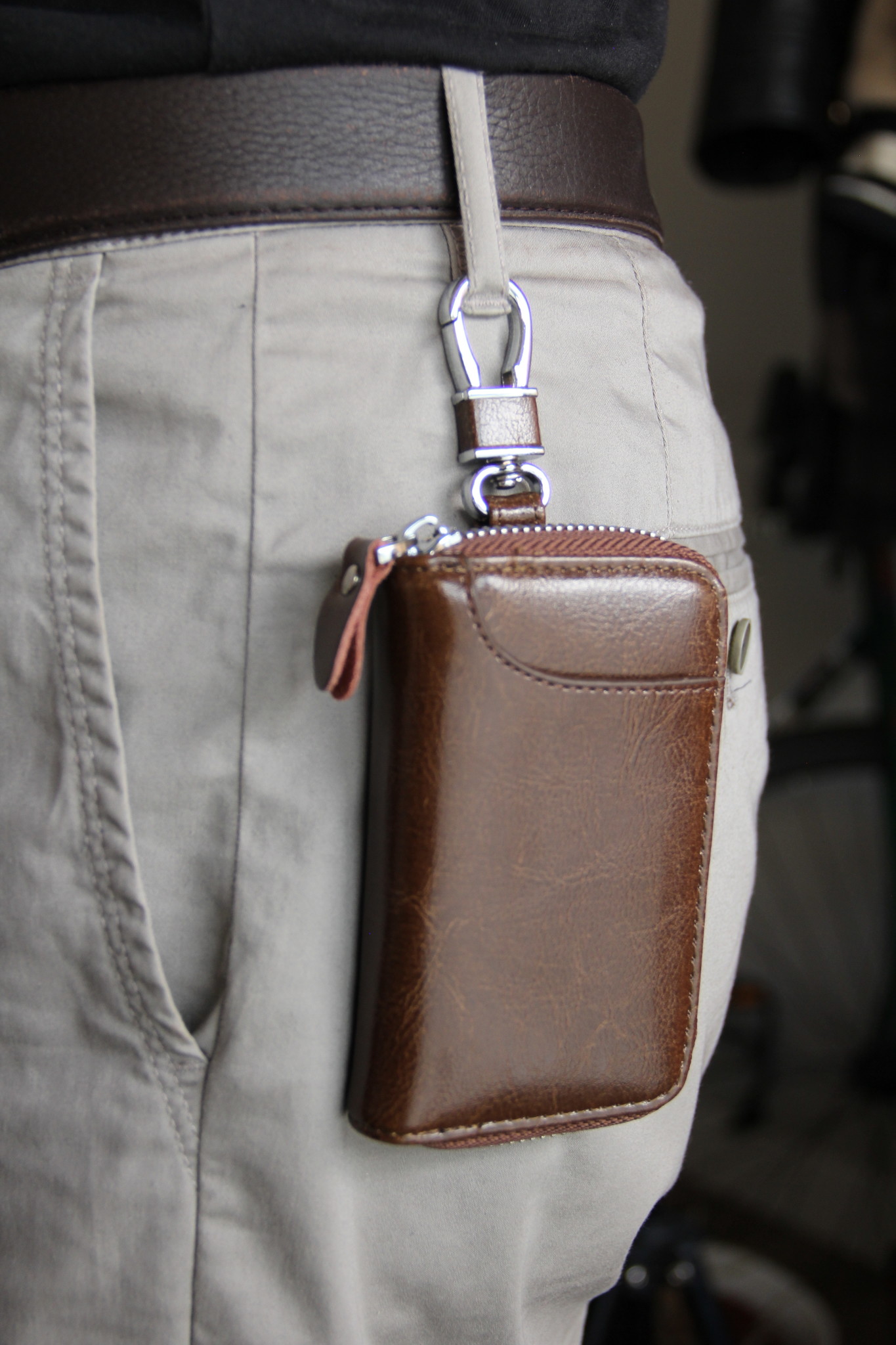 Genuine Leather Key Case Card Holder - 6 Hooks, 2 Long Car Key Chain - 1 Outer, 2 Inner Card Banknotes Slots - Brown-3