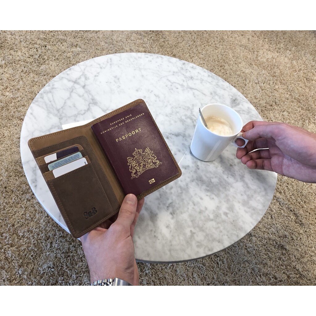 Su.B.dgn Premium Leren Paspoorthouder – Nederlands Design, RFID Bescherming, Duo-Kleur, 3 Kaartsleuven, Extra Vak - Bruin