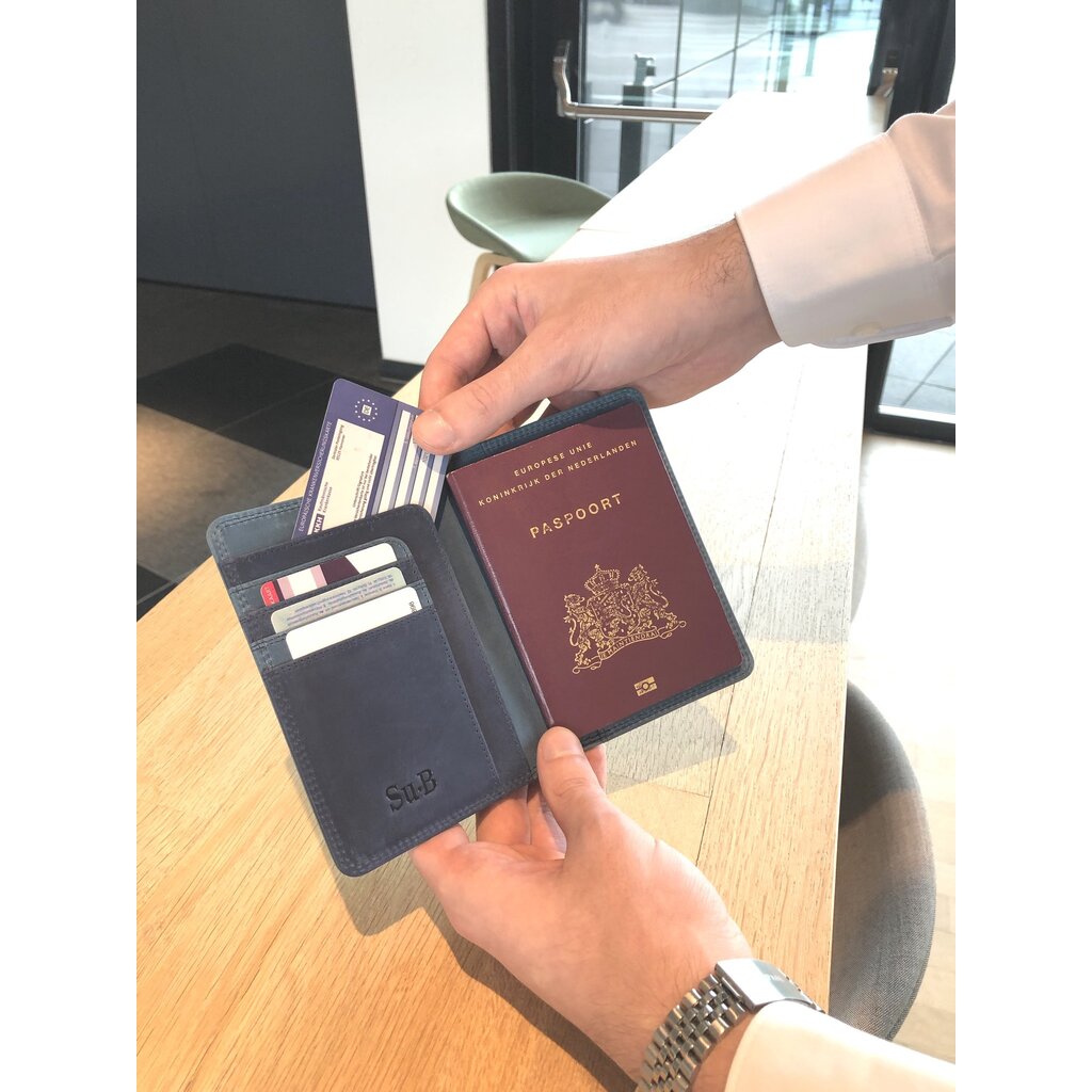 Su.B.dgn Premium Leren Paspoorthouder – Nederlands Design, RFID Bescherming, Duo-Kleur, 3 Kaartsleuven, Extra Vak – Turkoois