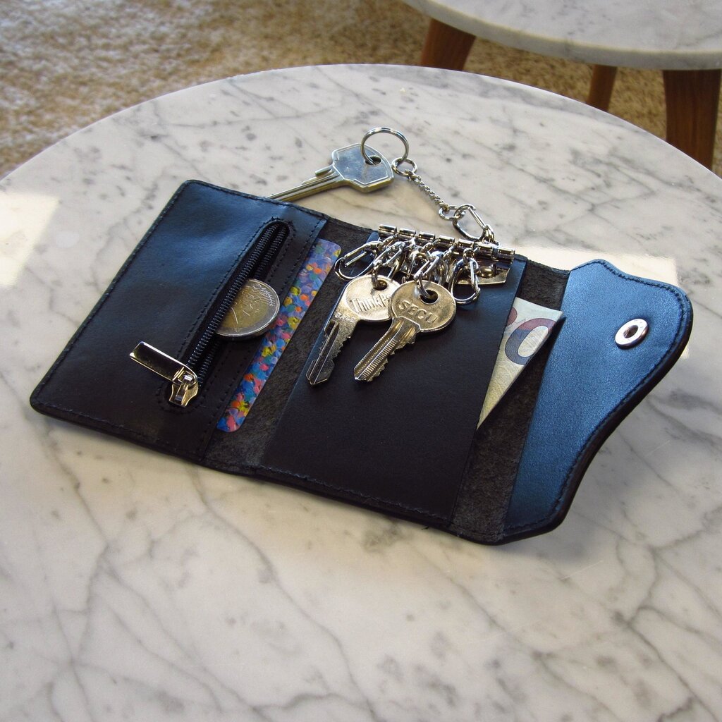 Su.B Leather Key Case – Dutch Design, Compact, 6 Key Hooks, Coin Pocket, Card Slot, Tulip Pocket with Chain - Black