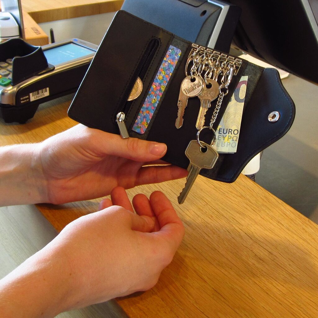 Su.B Leren Sleuteletui – Nederlands Design, Compact, 6 Haakjes, Muntvak, Kaartvak, Tulpvak met Ketting – Rood