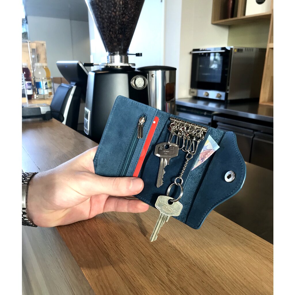 Su.B Leather Key Case – Dutch Design, Compact, 6 Key Hooks, Coin Pocket, Card Slot, Tulip Pocket with Chain – Turquoise