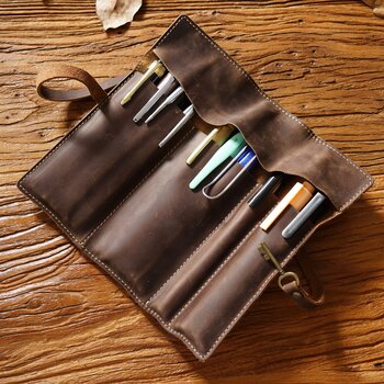 Su.B.dgn Leren Rol Etui M2602 Koffie