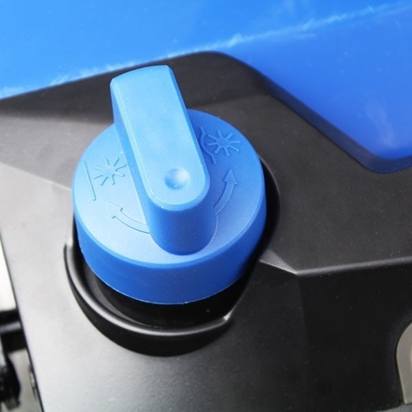 Hyundai HYSC210 Benzine Vertikuteermachine - Detailed view of the product