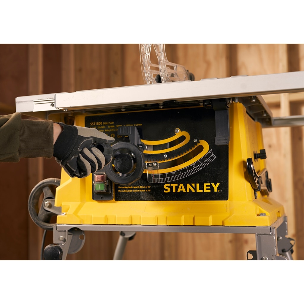 Stanley Tafelcirkelzaag SST1800– 254 mm – 1800W – Inklapbaar&Verrijdbaar - Detailed view of the product