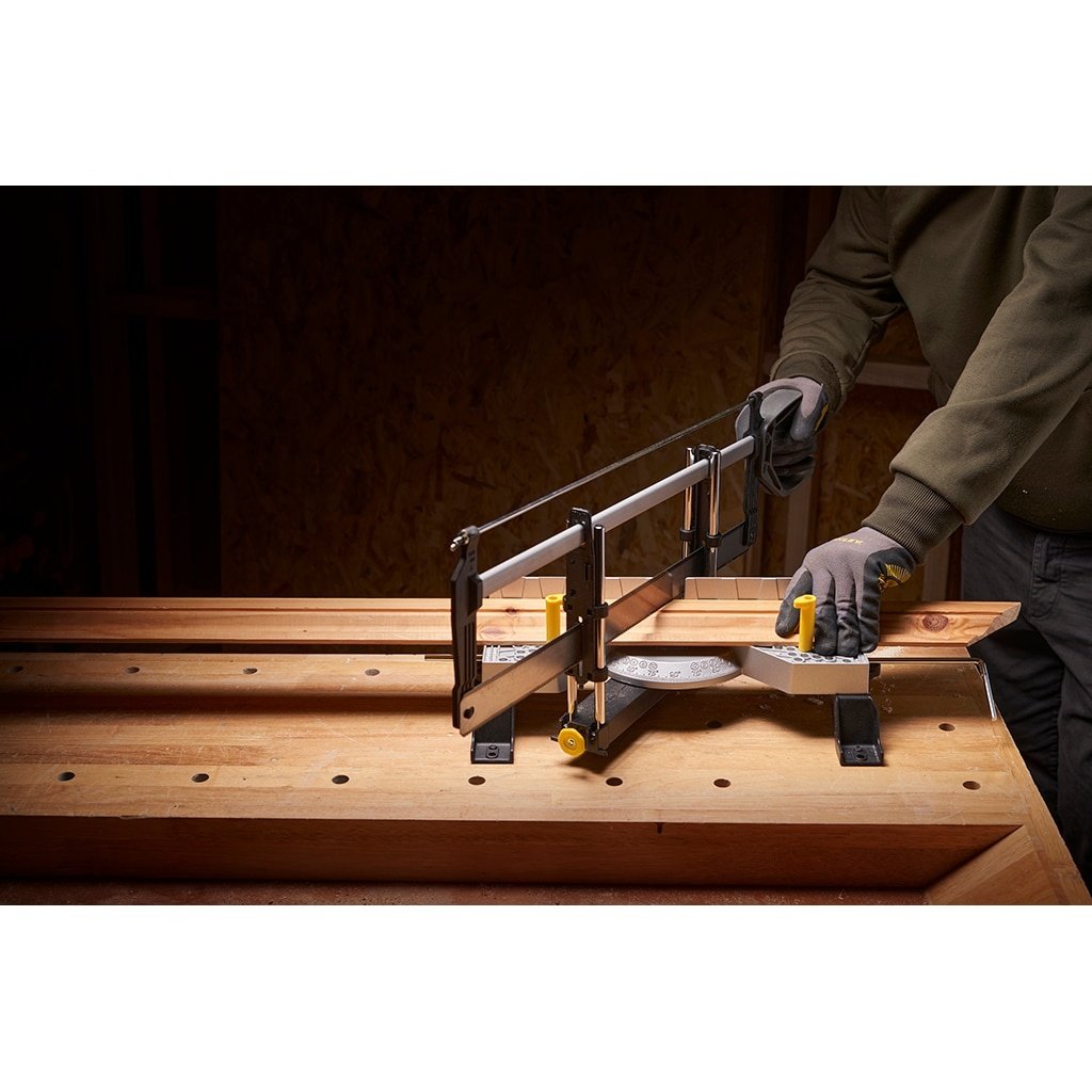 Stanley Verstekzaagmachine Metaal 560 mm– Precisie Zaag voor Hout, Kunststof en Aluminium - Detailed view of the product