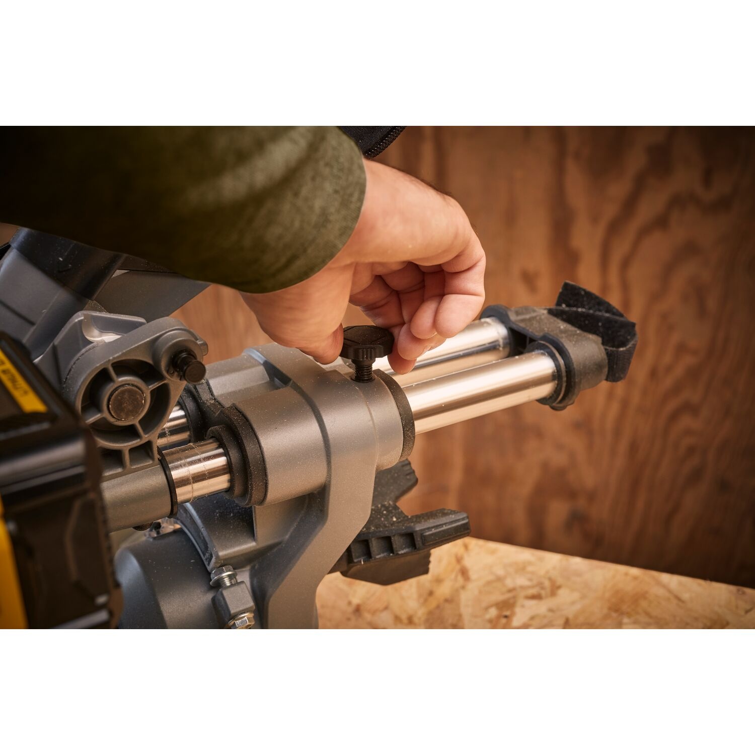 Stanley SFMCS701M1 Accu-Afkortzaag Kit - Detailed view of the product