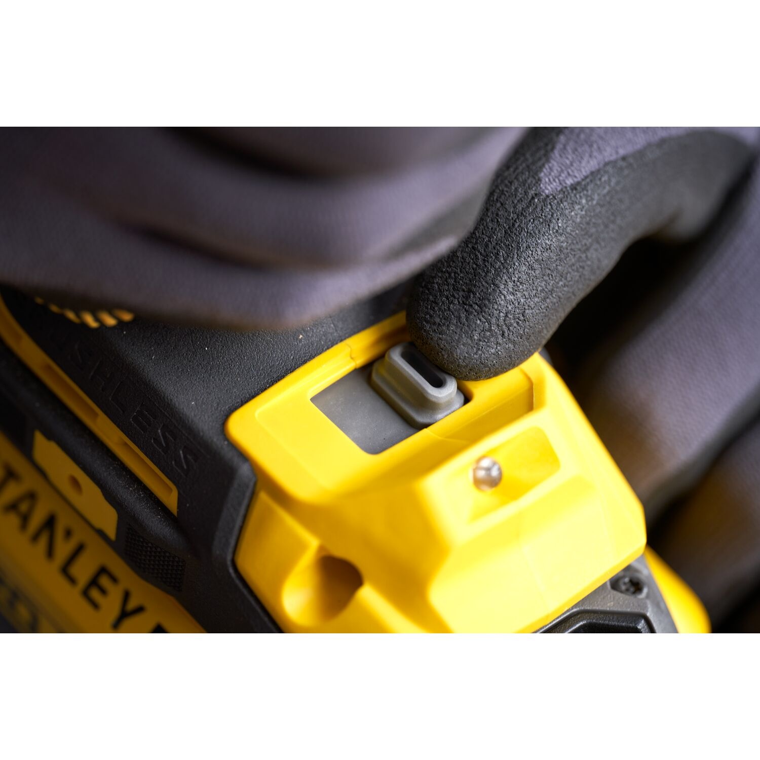 Stanley Fatmax Slagmoersleutel - KIT - SFMCF940M1 - V20 Brushless - Inclusief Accu&lader - Detailed view of the product
