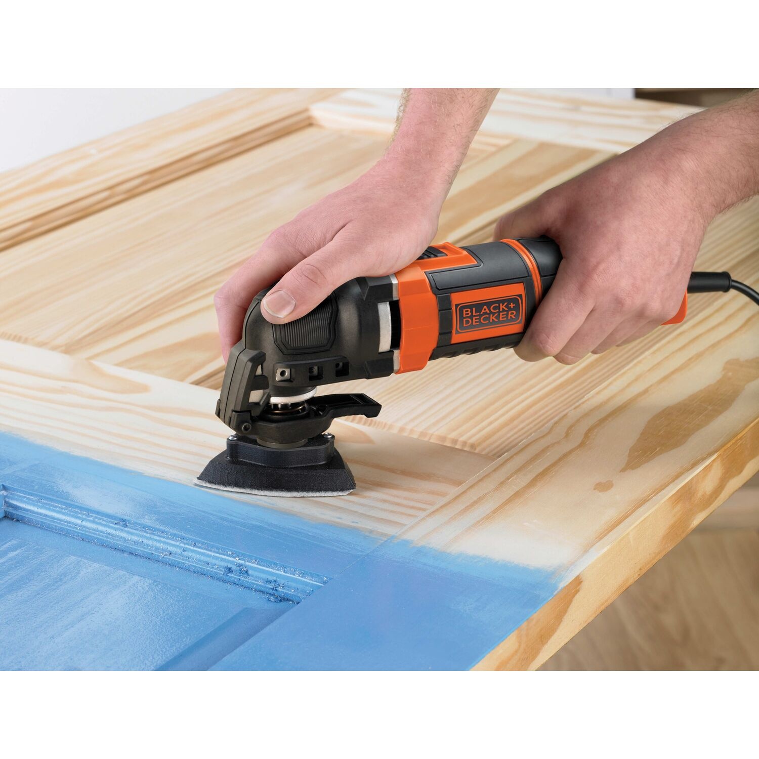Black&Decker MT300KA Multitool 300Watt - Detailed view of the product