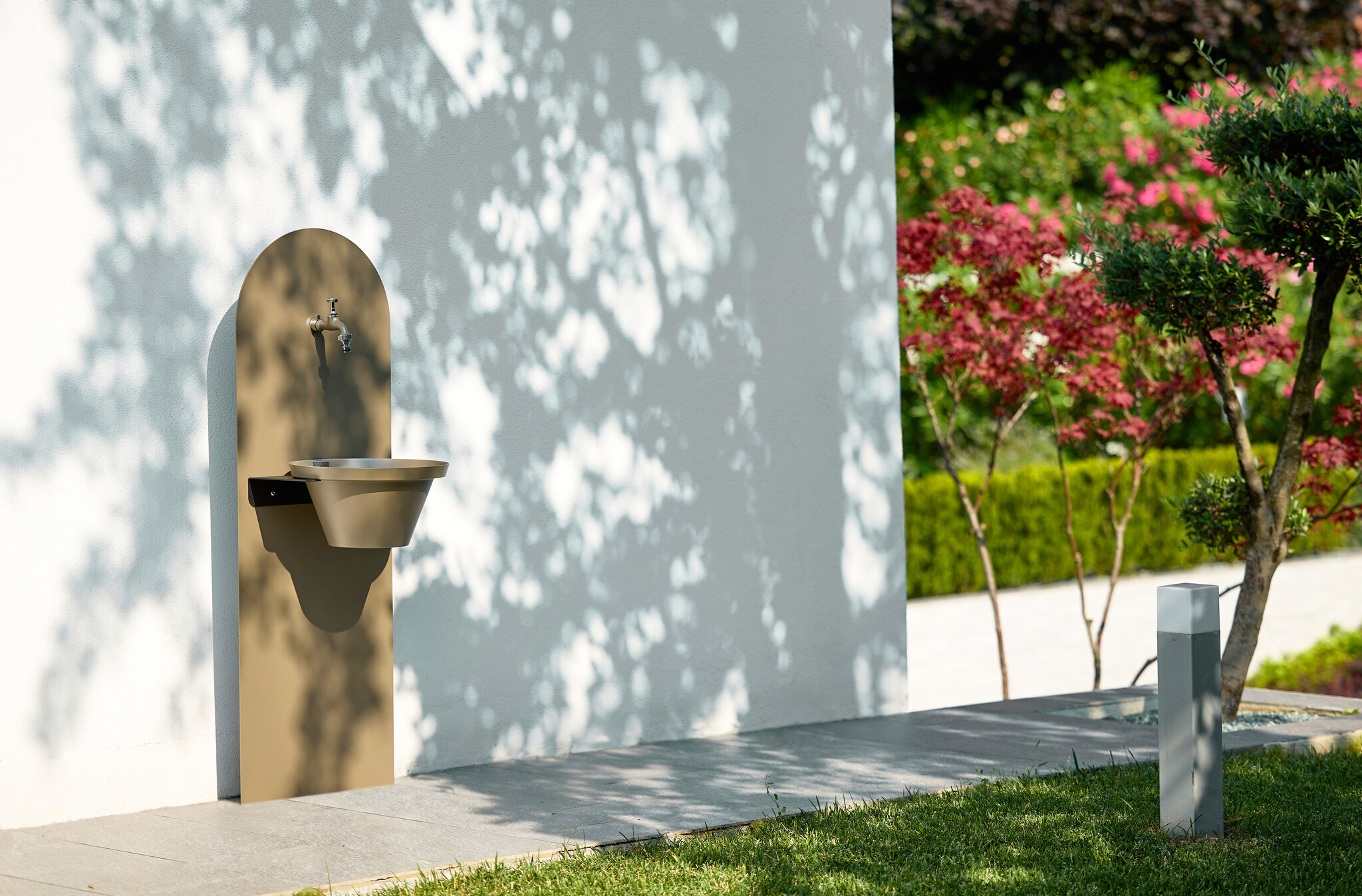 Aquapoint WALL FOUNTAIN DOVE GREY 116cm - Detailed view of the product