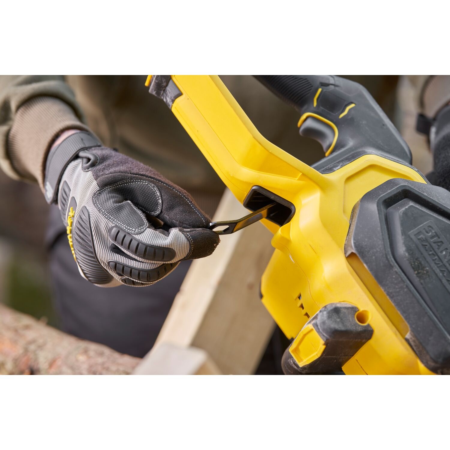 Stanley SFMCCS730B BRUSHLESS Accu-Kettingzaag - SOLO - Detailed view of the product