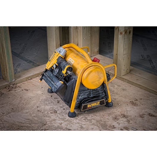 DeWalt DPC6MRC-QS Compressor Olievrij 6 liter - DPC6MRC-QS - Inclusief 5m1 Slang - Detailed view of the product