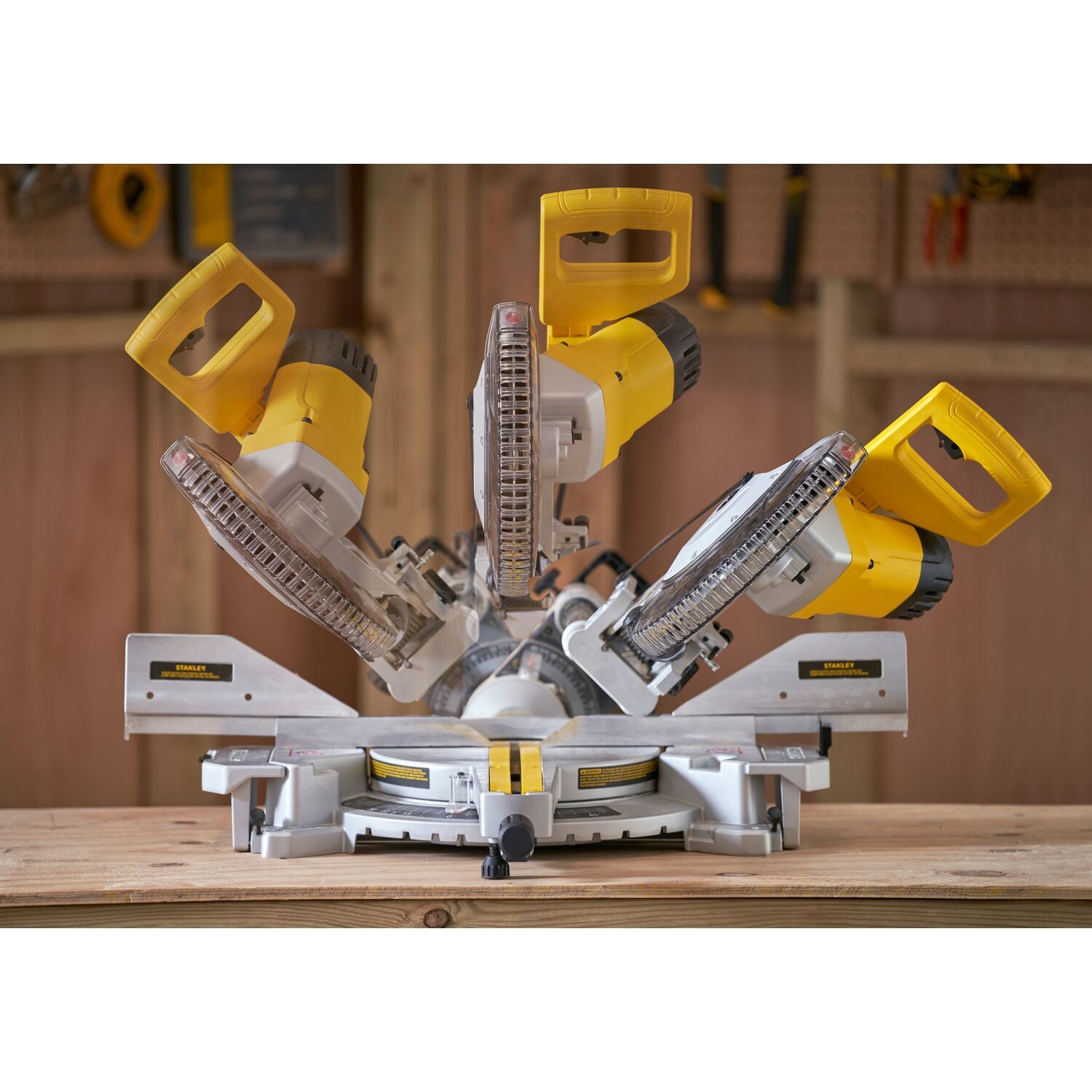 Stanley SM1800-QS Radiaal afkortzaag 180 Watt - Detailed view of the product