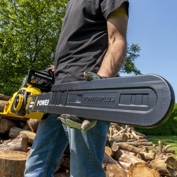 Powerplus Elektrische Kettingzaag POWXG10024– 2400W | 40 cm - Detailed view of the product