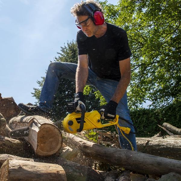 Powerplus Elektrische Kettingzaag POWXG10024– 2400W | 40 cm - Detailed view of the product