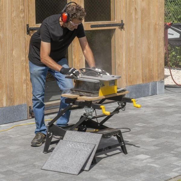 Powerplus POWX2300 Tegelzaag– 800W | Ø 180 mm - Detailed view of the product