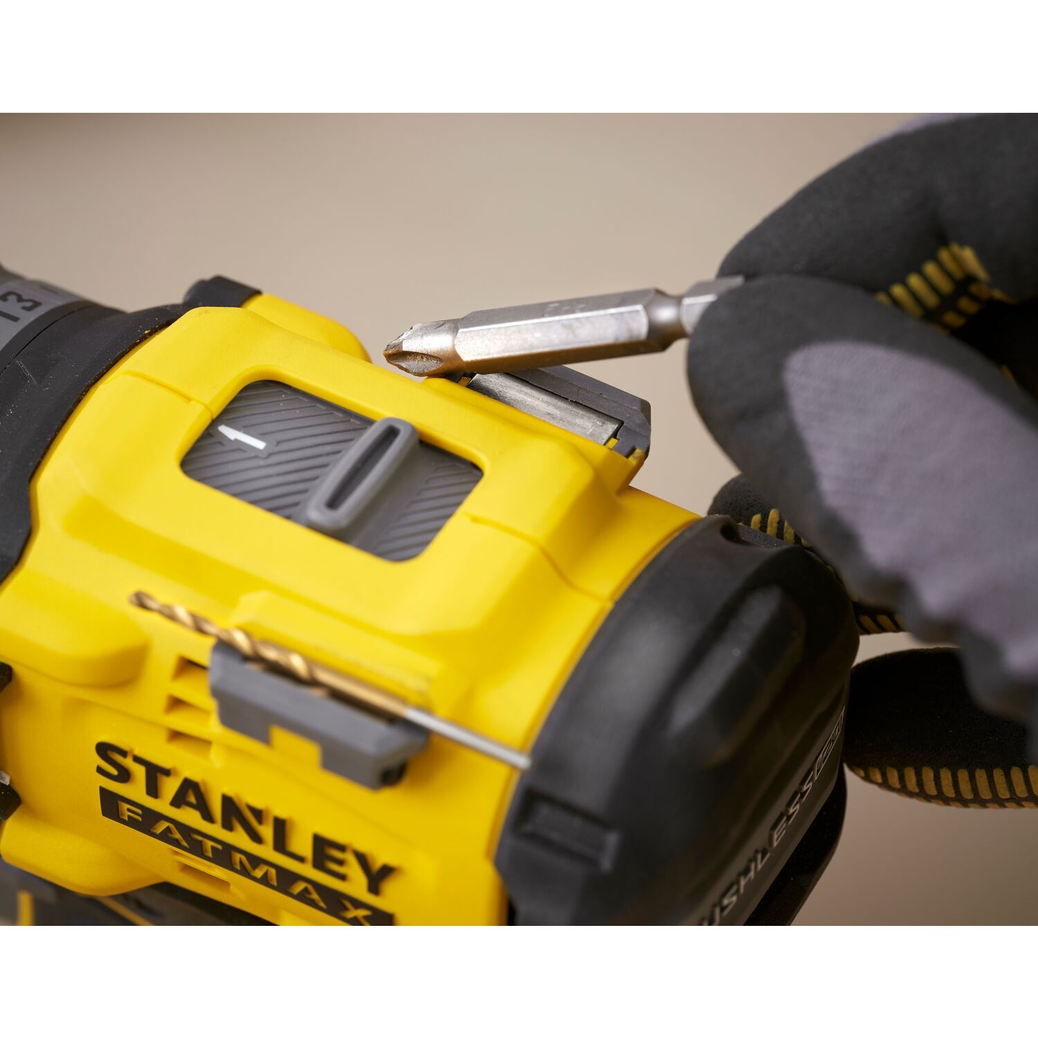 Stanley SFMCD726D2K Brushless V20 Li-Ion 18V Klopboormachine– Inclusief 2x 2.0Ah Accu, Lader en Koffer - Detailed view of the product