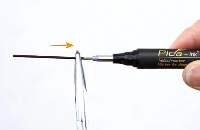 Pica-Ink 150/40 Markeerstift voor diepe gaten rood - Detailed view of the product