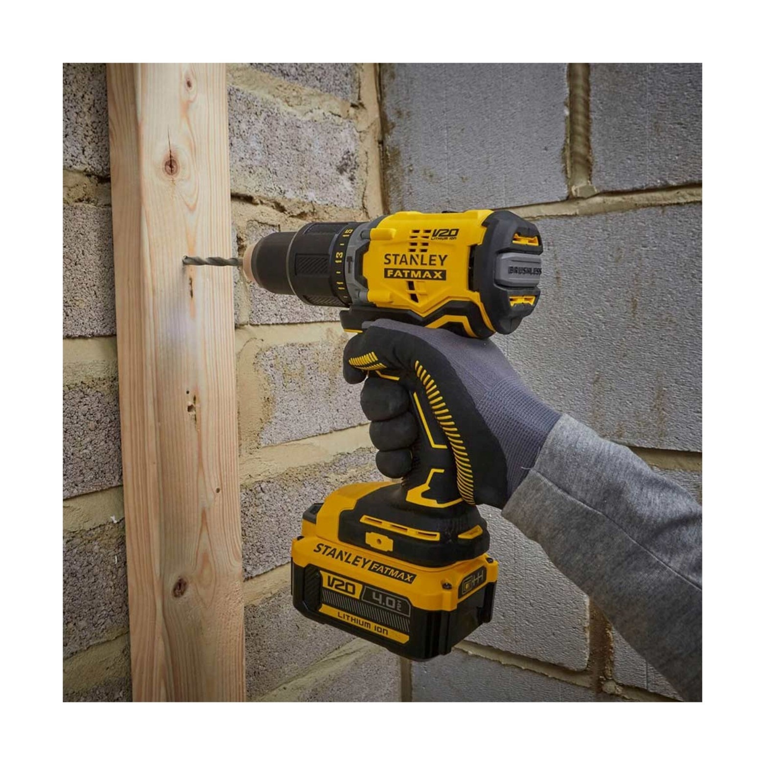 Stanley SFMCK461M2T-QW– Set met 2 stuks: klopboormachine en slagschroevendraaier, inclusief 2 V20-18V 4Ah accu’s en snellader in TSTAK-koffer. - Detailed view of the product