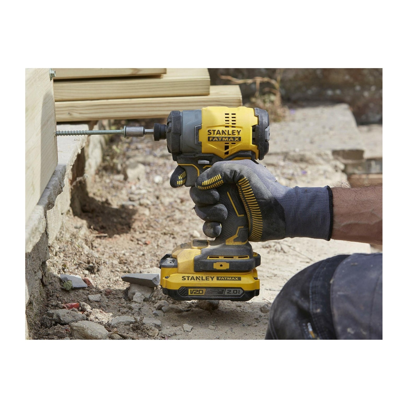 Stanley SFMCK461M2T-QW– Set met 2 stuks: klopboormachine en slagschroevendraaier, inclusief 2 V20-18V 4Ah accu’s en snellader in TSTAK-koffer. - Detailed view of the product