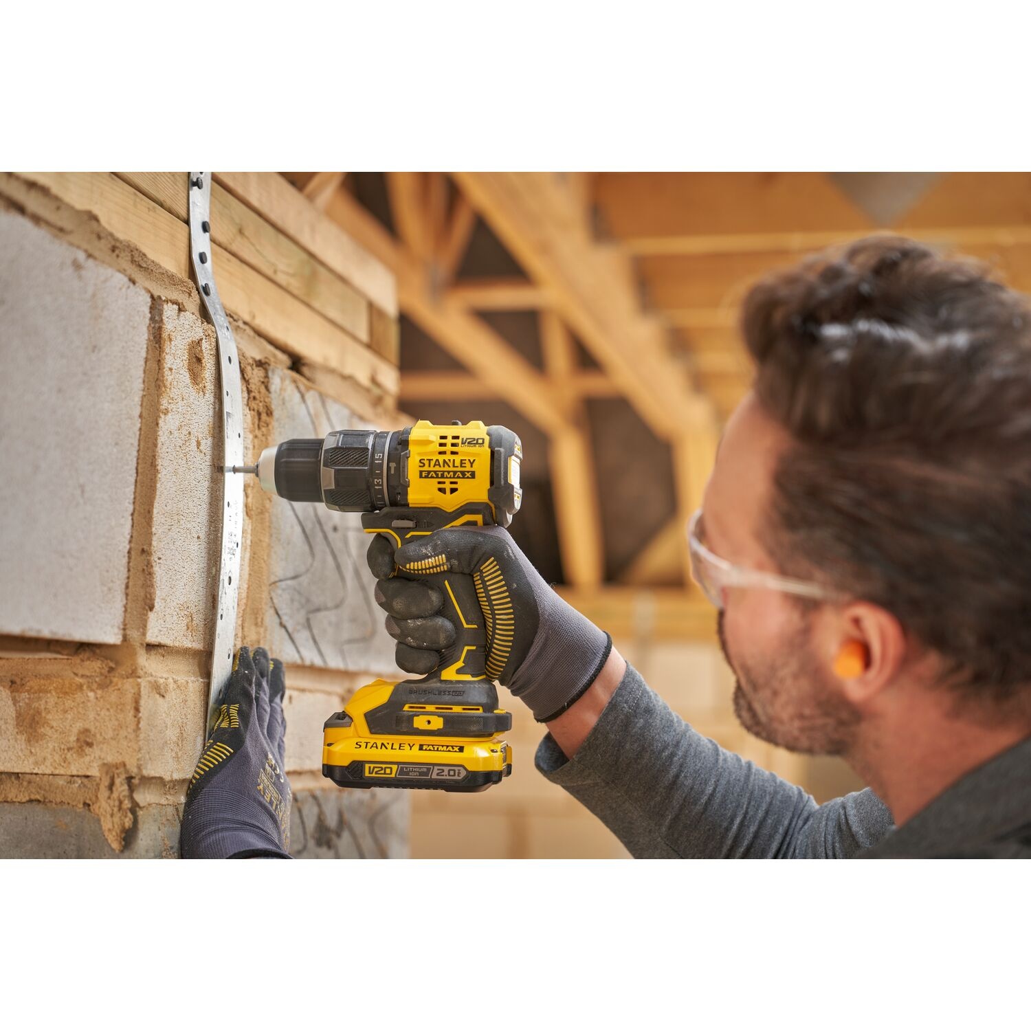 Stanley SFMCD716D2T-QW Accu Klop-Schroefboormachine Kit - Detailed view of the product