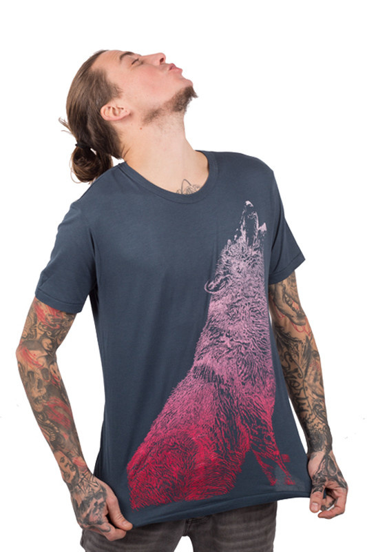 Howling Wolf T-shirt - Bamboo