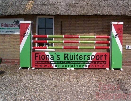 Geverfde hindernisbalk reserveren