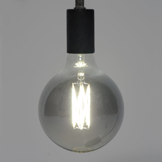 WoonStijl Lichtbron LED filament bol Ø12 5 - E27 6W 2100K 450lm dimbaar / Smoke grey glas