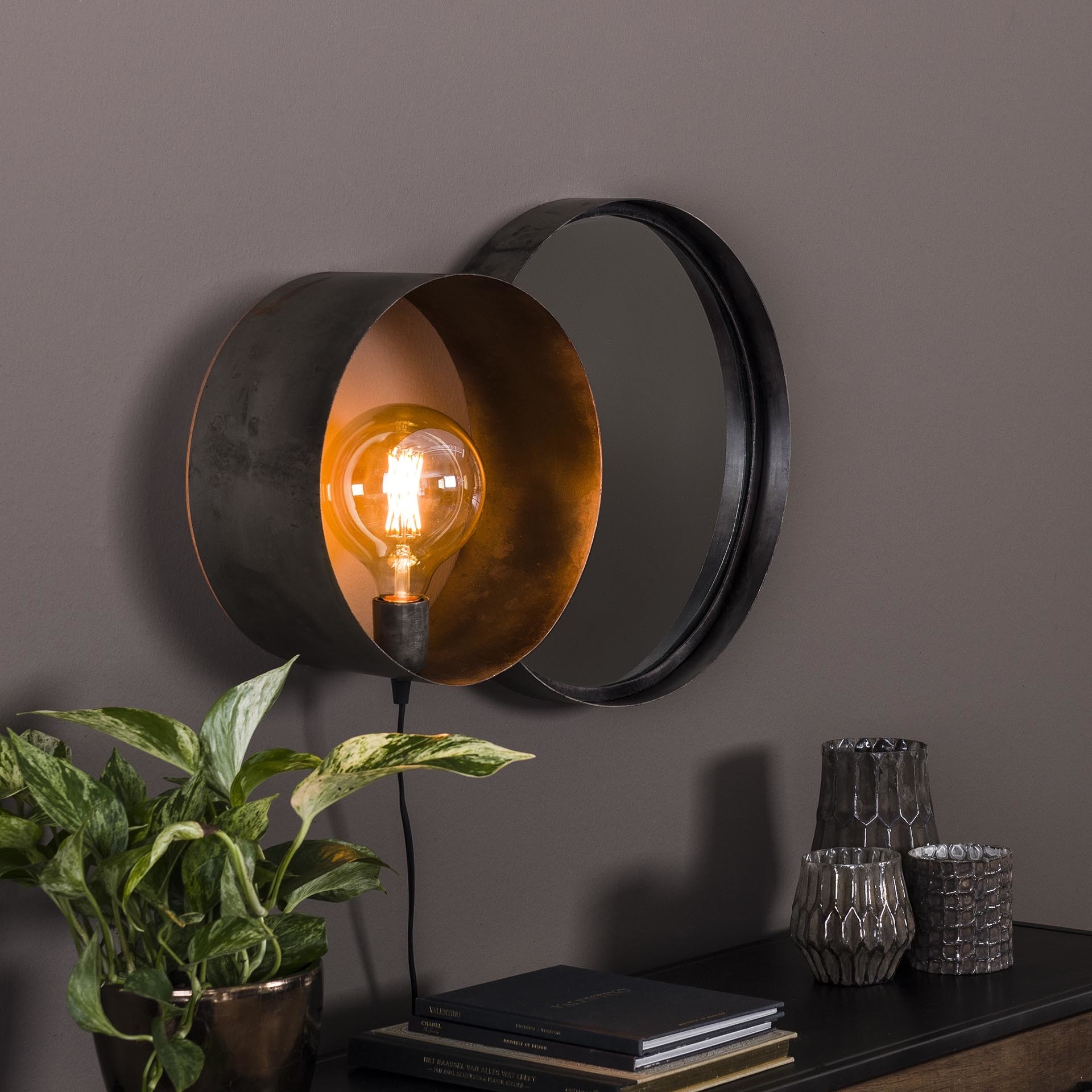 Wandlamp charger spiegel + lamp - Gratis - Woon Winkel