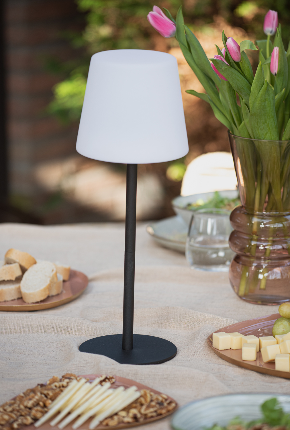 Boho Rattan Tischlampe Nachttischlampe Schreibtischlampe Nachttisch Leselampe Woven Korb Bambus Holz Base Stoff Lampenschirm E27 Fassung Retro Lampe für Wohnzimmer Kinderzimmer Schalfzimmer Deko