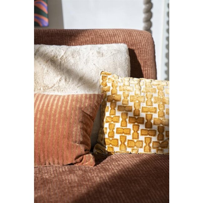 By Boo Kussen Sirun - terracotta