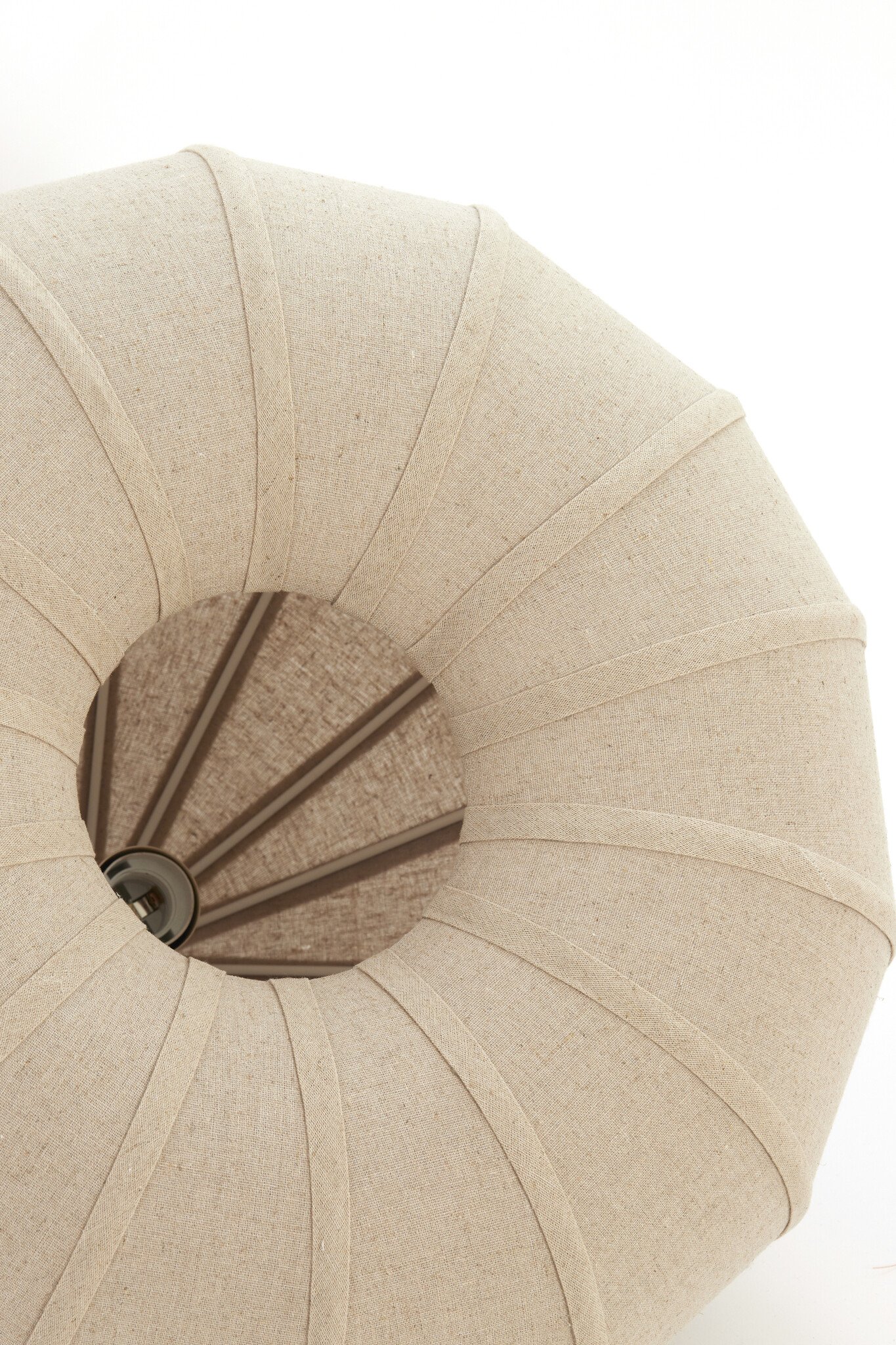 Design hanglamp Sapca, wit linnen met zwarte accenten