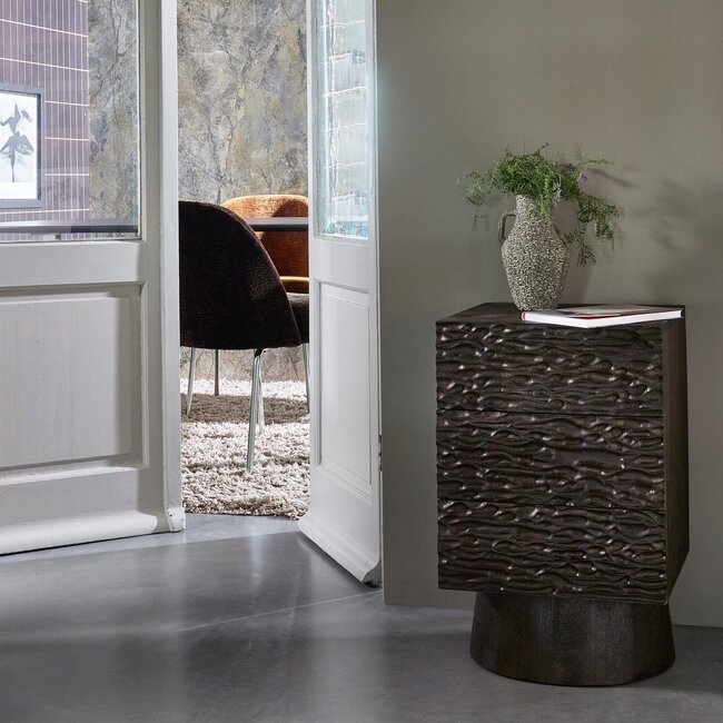 Woood CRUMBLE carved nachtkastje met lades mango hout walnoot