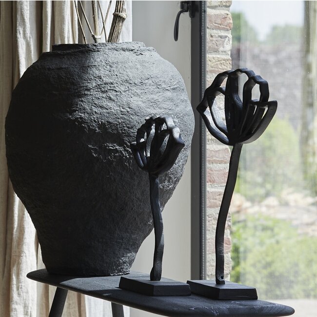 Light en Living Ornament op voet PAPAVERU mat zwart - 2 maten