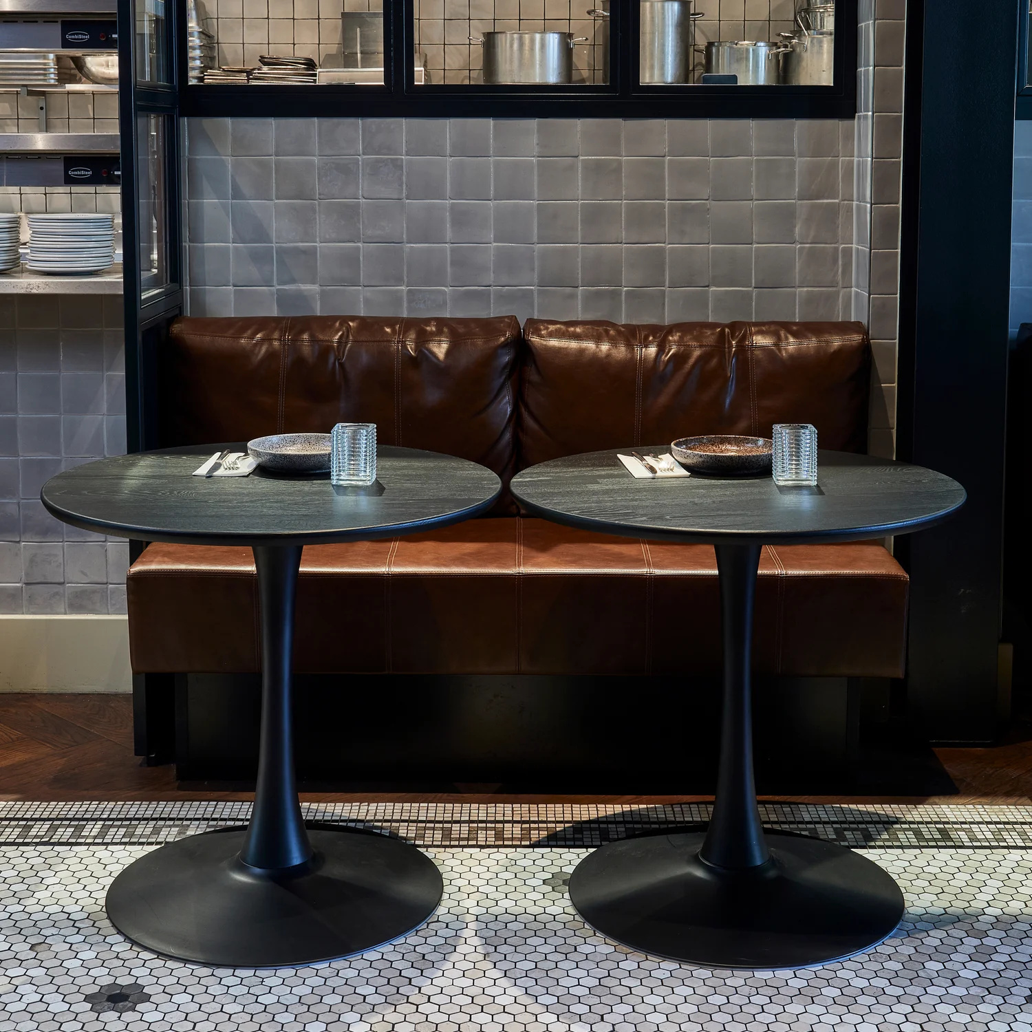 Bistrotafels voor binnen en buiten – stijlvol & compact tafelen