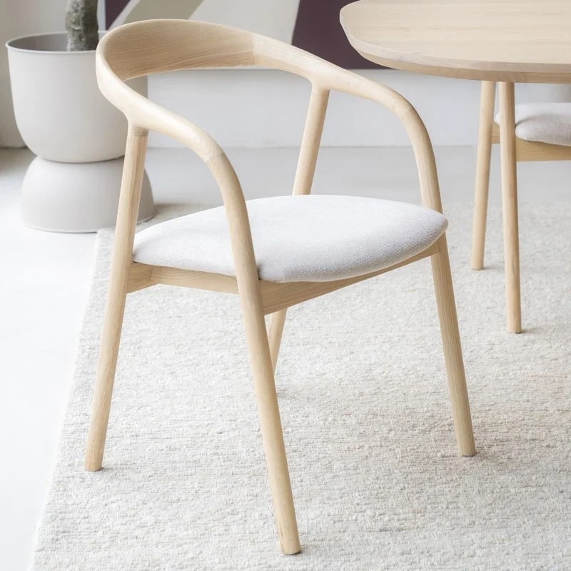 Eettafelstoelen met houten poot – warm, stijlvol & tijdloos comfort