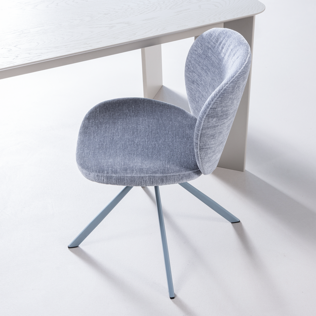 Woood Femke Eetkamerstoel Chenille Blauw
