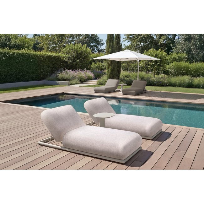 Richmond Interiors  Outdoor bijzettafel Quinn light beige