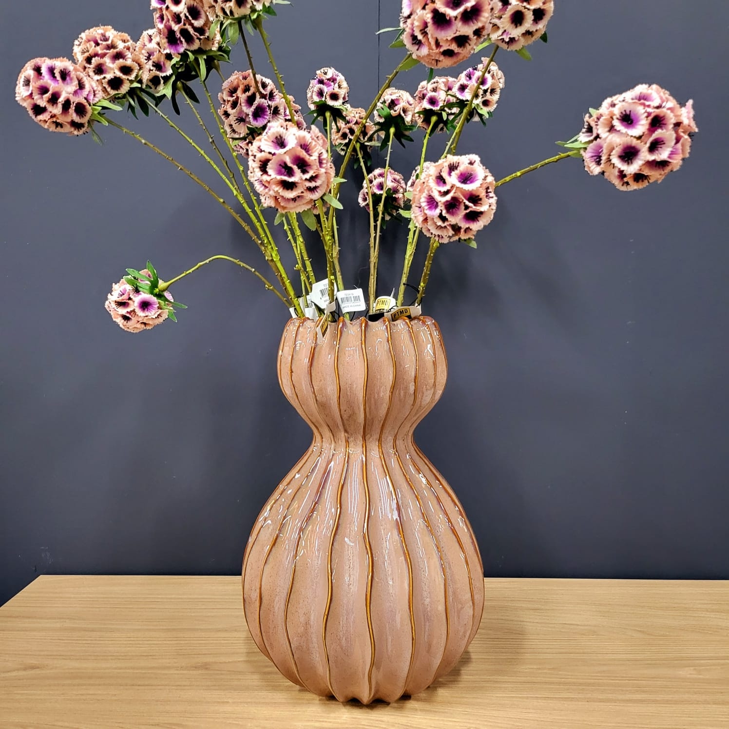 Nieuwe vazen en kunsttakken december 2025