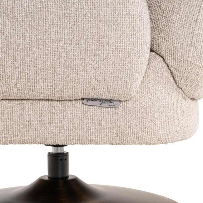 Richmond Interiors  Lounge stoel Kagney biscotti swivel