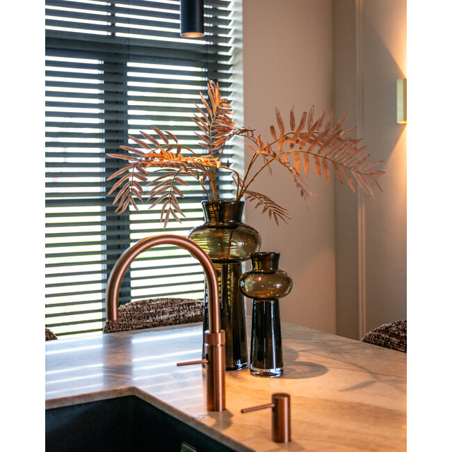 Richmond Interiors  Vaas Jamey klein Bruin