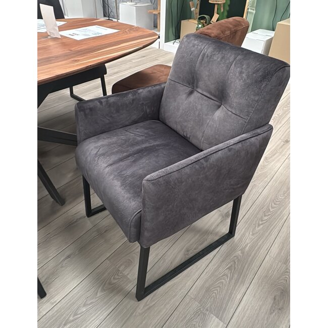 Wildeboer & v/d Weide Showroommodel Eettafelstoel Kira gesloten arm Stof C marble