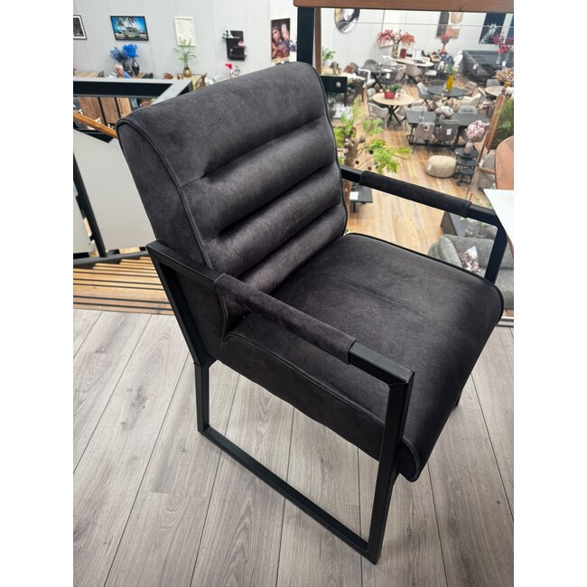 Wildeboer & v/d Weide Showroommodel Eettafelstoel Kick open arm Stof C Marble
