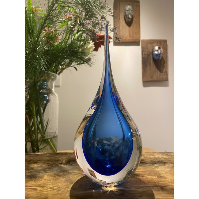 Prachtig blauw gekleurde Leerdamse druppel