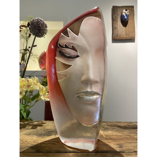 Masquerade – Handgefertigte Kristallskulptur von Mats Jonasson