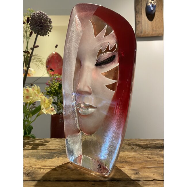 „Masquerade“ – Kristallskulptur von Mats Jonasson